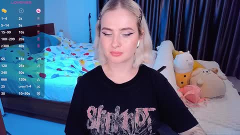 Snapshot of shyfoxxxy chatting on 12/08/24, 03:13 Effie online show from 12/08/24, 03:13