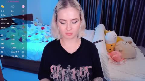 Snapshot of shyfoxxxy chatting on 12/08/24, 06:28 Effie online show from 12/08/24, 06:28