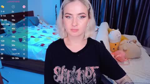 Snapshot of shyfoxxxy chatting on 12/09/24, 12:51 Effie online show from 12/09/24, 12:51