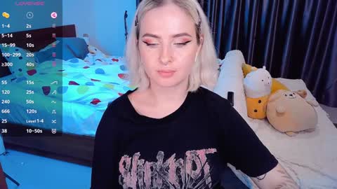 Snapshot of shyfoxxxy chatting on 12/09/24, 03:54 Effie online show from 12/09/24, 03:54