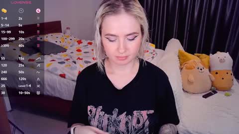 Snapshot of shyfoxxxy chatting on 12/12/24, 03:05 Effie online show from 12/12/24, 03:05