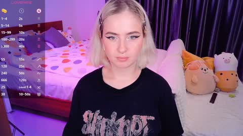 Snapshot of shyfoxxxy chatting on 12/13/24, 12:39 Effie online show from 12/13/24, 12:39