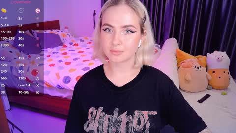 Snapshot of shyfoxxxy chatting on 12/14/24, 05:03 Effie online show from 12/14/24, 05:03