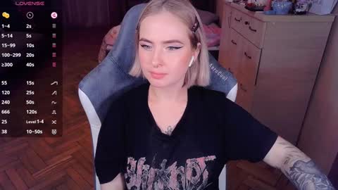 Snapshot of shyfoxxxy chatting on 01/02/25, 06:12 Effie online show from 01/02/25, 06:12