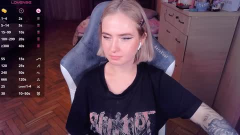 Snapshot of shyfoxxxy chatting on 01/03/25, 12:22 Effie online show from 01/03/25, 12:22