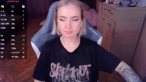 Snapshot of shyfoxxxy chatting on 01/03/25, 08:43 Effie online show from 01/03/25, 08:43