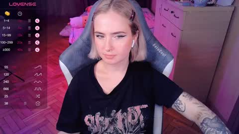 Snapshot of shyfoxxxy chatting on 01/08/25, 01:53 Effie online show from 01/08/25, 01:53