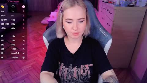 Snapshot of shyfoxxxy chatting on 01/10/25, 12:47 Effie online show from 01/10/25, 12:47