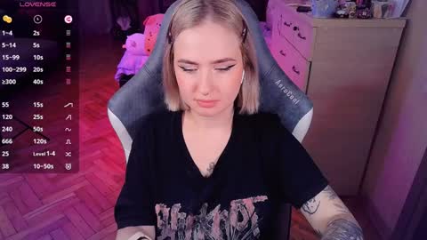 Snapshot of shyfoxxxy chatting on 01/14/25, 05:45 Effie online show from 01/14/25, 05:45