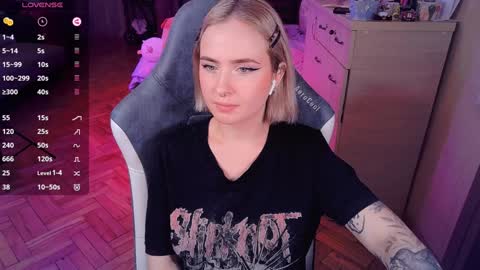 Snapshot of shyfoxxxy chatting on 01/14/25, 08:59 Effie online show from 01/14/25, 08:59