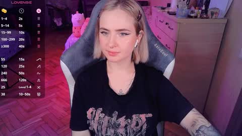 Snapshot of shyfoxxxy chatting on 01/22/25, 06:10 Effie online show from 01/22/25, 06:10