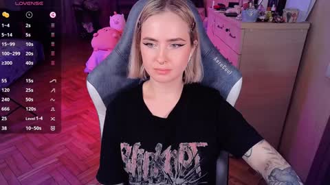 Snapshot of shyfoxxxy chatting on 01/24/25, 10:41 Effie online show from 01/24/25, 10:41