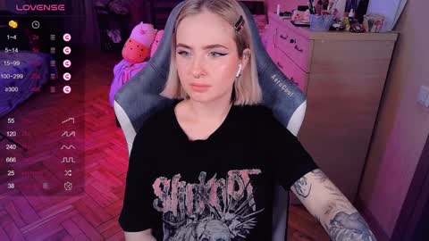 Snapshot of shyfoxxxy chatting on 01/25/25, 08:21 Effie online show from 01/25/25, 08:21