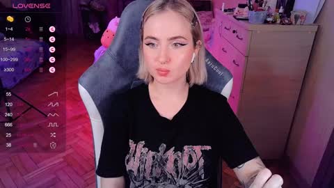 Snapshot of shyfoxxxy chatting on 01/25/25, 11:32 Effie online show from 01/25/25, 11:32