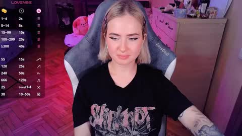 Snapshot of shyfoxxxy chatting on 01/26/25, 10:24 Effie online show from 01/26/25, 10:24