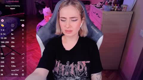 Snapshot of shyfoxxxy chatting on 01/28/25, 09:08 Effie online show from 01/28/25, 09:08