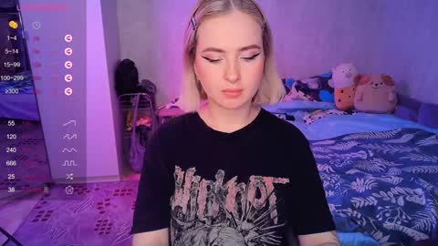 Snapshot of shyfoxxxy chatting on 02/04/25, 01:16 Effie online show from 02/04/25, 01:16