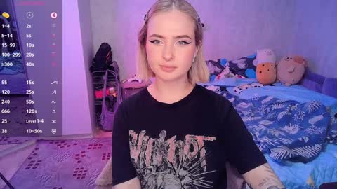 Snapshot of shyfoxxxy chatting on 02/04/25, 07:33 Effie online show from 02/04/25, 07:33