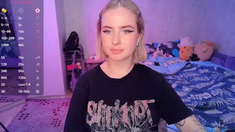 Snapshot of shyfoxxxy chatting on 02/04/25, 10:34 Effie online show from 02/04/25, 10:34