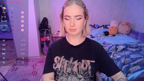 Snapshot of shyfoxxxy chatting on 02/05/25, 01:54 Effie online show from 02/05/25, 01:54