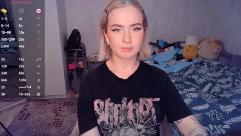 Snapshot of shyfoxxxy chatting on 02/05/25, 05:31 Effie online show from 02/05/25, 05:31