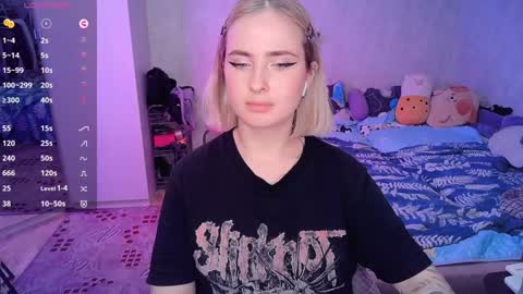 Snapshot of shyfoxxxy chatting on 02/08/25, 07:49 Effie online show from 02/08/25, 07:49