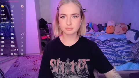 Snapshot of shyfoxxxy chatting on 02/08/25, 11:02 Effie online show from 02/08/25, 11:02