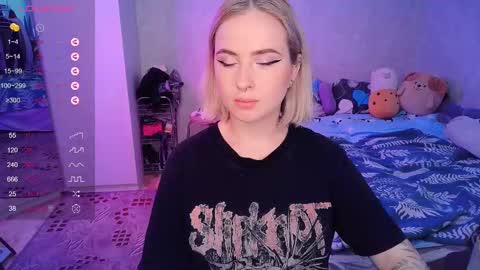 Snapshot of shyfoxxxy chatting on 02/10/25, 12:18 Effie online show from 02/10/25, 12:18