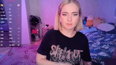 Snapshot of shyfoxxxy chatting on 02/16/25, 08:33 Effie online show from 02/16/25, 08:33