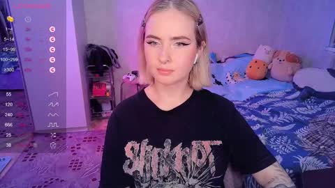 Snapshot of shyfoxxxy chatting on 02/18/25, 06:58 Effie online show from 02/18/25, 06:58