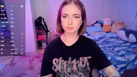 Snapshot of shyfoxxxy chatting on 02/19/25, 05:27 Effie online show from 02/19/25, 05:27