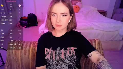 Snapshot of shyfoxxxy chatting on 02/24/25, 04:26 Effie online show from 02/24/25, 04:26