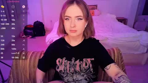 Snapshot of shyfoxxxy chatting on 02/25/25, 01:50 Effie online show from 02/25/25, 01:50