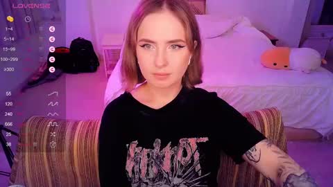 Snapshot of shyfoxxxy chatting on 02/27/25, 07:37 Effie online show from 02/27/25, 07:37