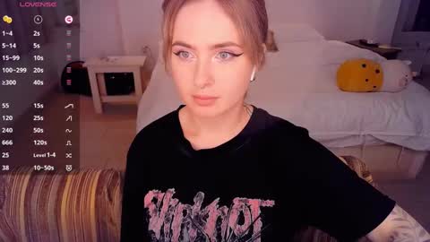 Snapshot of shyfoxxxy chatting on 03/03/25, 12:37 Effie online show from 03/03/25, 12:37