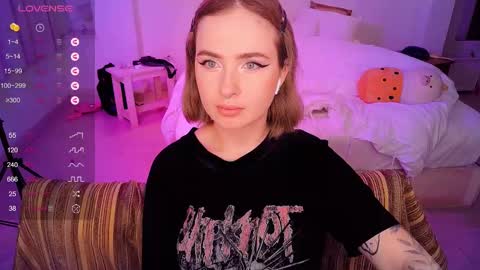 Snapshot of shyfoxxxy chatting on 03/05/25, 11:06 Effie online show from 03/05/25, 11:06