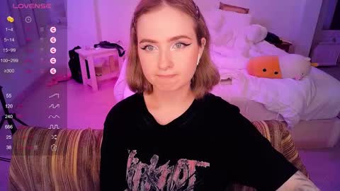 Snapshot of shyfoxxxy chatting on 03/05/25, 05:18 Effie online show from 03/05/25, 05:18