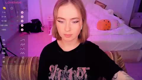 Snapshot of shyfoxxxy chatting on 03/06/25, 11:03 Effie online show from 03/06/25, 11:03