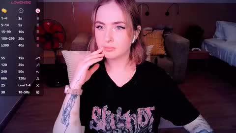 Snapshot of shyfoxxxy chatting on 03/10/25, 12:48 Effie online show from 03/10/25, 12:48