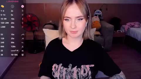 Snapshot of shyfoxxxy chatting on 03/12/25, 10:17 Effie online show from 03/12/25, 10:17