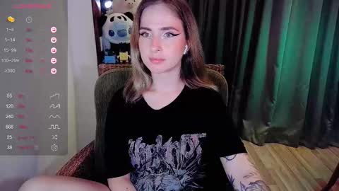 Snapshot of shyfoxxxy chatting on 09/08/25, 02:49 Effie online show from 09/08/25, 02:49