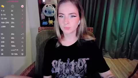 Snapshot of shyfoxxxy chatting on 09/11/25, 06:46 Effie online show from 09/11/25, 06:46