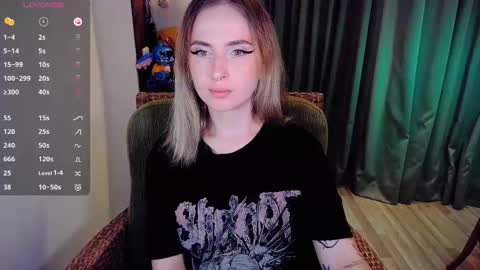 Snapshot of shyfoxxxy chatting on 09/14/25, 08:02 Effie online show from 09/14/25, 08:02