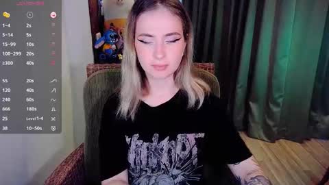 Snapshot of shyfoxxxy chatting on 09/24/25, 09:12 Effie online show from 09/24/25, 09:12