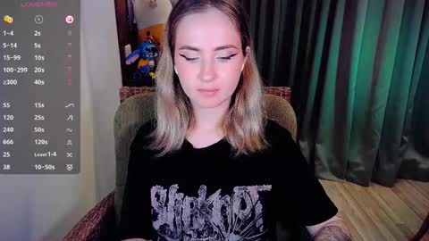 Snapshot of shyfoxxxy chatting on 10/07/25, 10:12 Effie online show from 10/07/25, 10:12