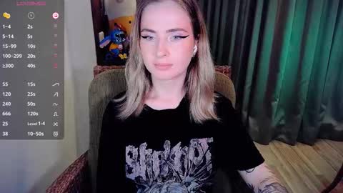 Snapshot of shyfoxxxy chatting on 10/08/25, 07:06 Effie online show from 10/08/25, 07:06