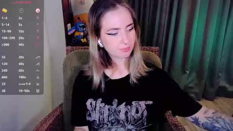 Snapshot of shyfoxxxy chatting on 10/10/25, 05:50 Effie online show from 10/10/25, 05:50