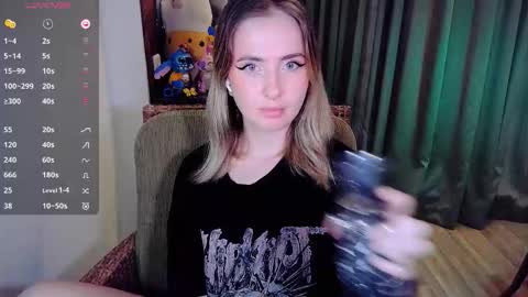 Snapshot of shyfoxxxy chatting on 10/11/25, 06:23 Effie online show from 10/11/25, 06:23