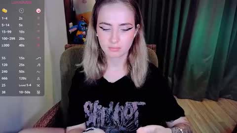 Snapshot of shyfoxxxy chatting on 10/14/25, 10:05 Effie online show from 10/14/25, 10:05