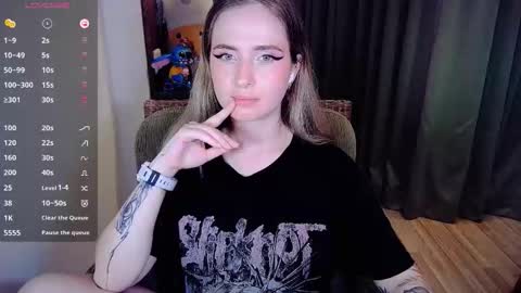 Snapshot of shyfoxxxy chatting on 10/18/25, 07:36 Effie online show from 10/18/25, 07:36